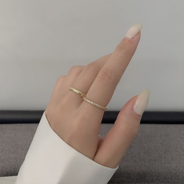 Elegantan ženski set prstenja iz dva dijela