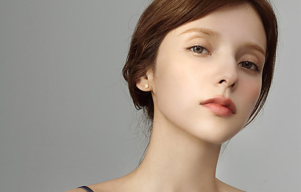 Стилни дамски кръгли обеци с декоративна перла