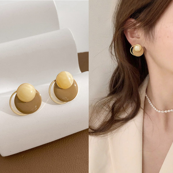 Дамски обеци в кръгла форма с камък