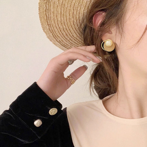 Дамски обеци в кръгла форма с камък