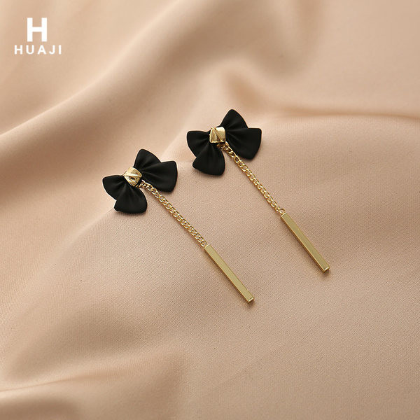 Елегантни дамски обеци с висяща златиста част