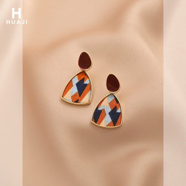 Цветни дамски обеци с висулка