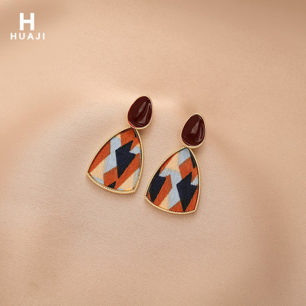 Цветни дамски обеци с висулка