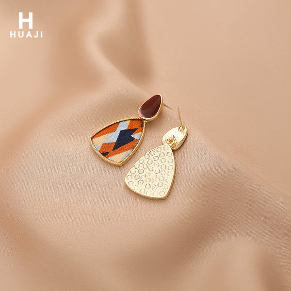 Цветни дамски обеци с висулка