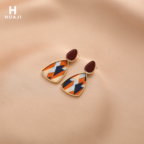 Цветни дамски обеци с висулка