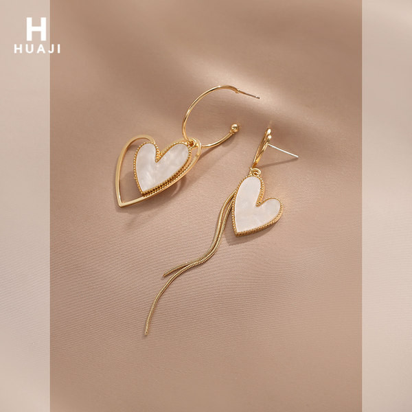 Aktuelne ženske naušnice dugi model sa privjeskom u obliku srca