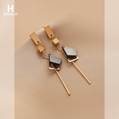 Дълги дамски обеци с камък в черен цвят