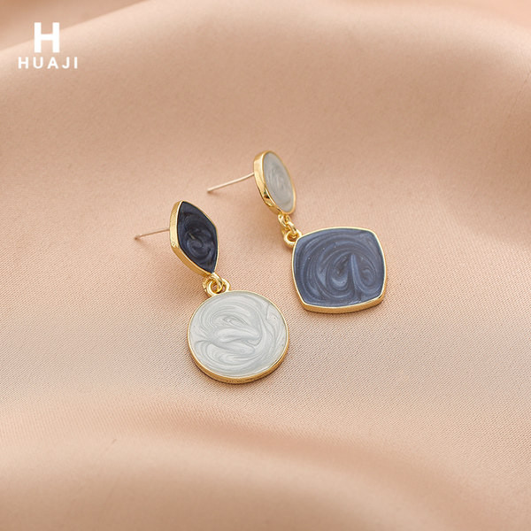 Γυναικεία τοπικά στρογγυλά σκουλαρίκια με κρεμαστό