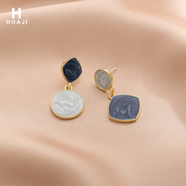 Γυναικεία τοπικά στρογγυλά σκουλαρίκια με κρεμαστό