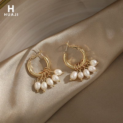 Златисти дамски обеци  с висящи перли