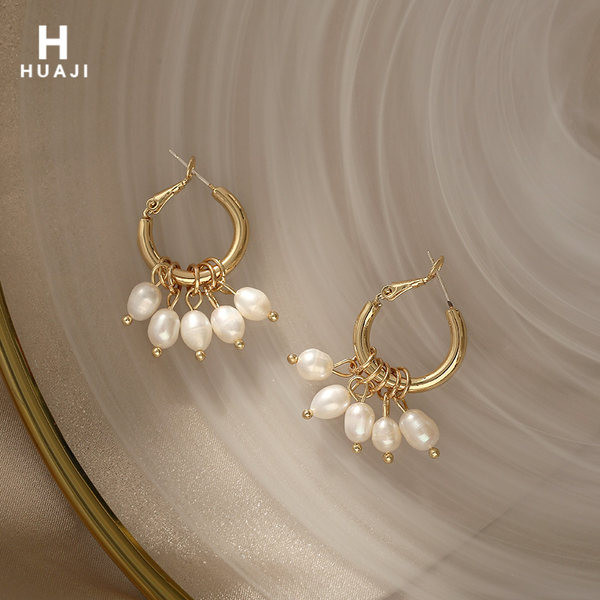 Златисти дамски обеци  с висящи перли