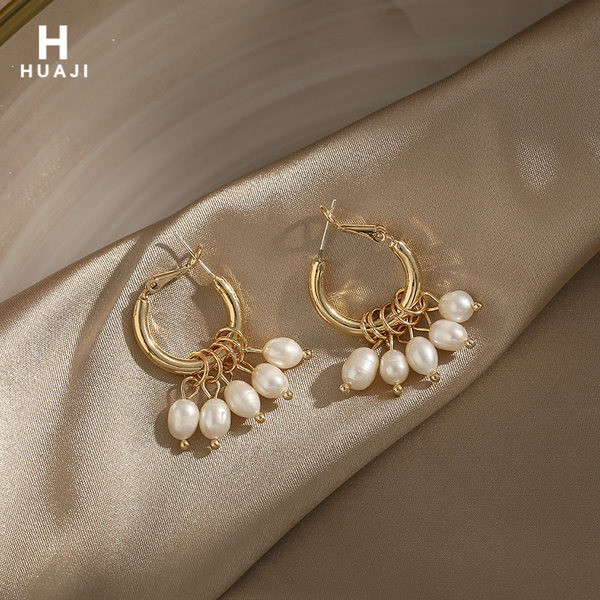 Златисти дамски обеци  с висящи перли