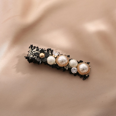 Актуална фиба за коса с декоративи перли и камъни