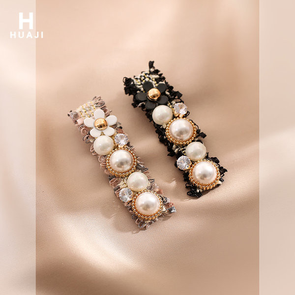 Актуална фиба за коса с декоративи перли и камъни