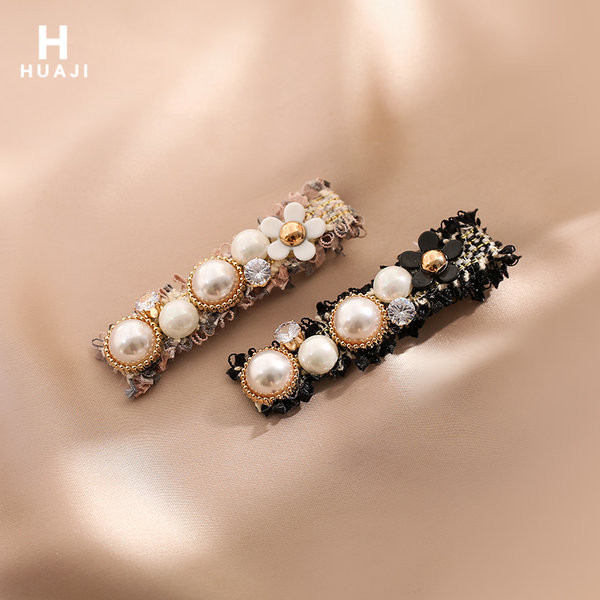 Актуална фиба за коса с декоративи перли и камъни