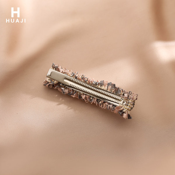 Актуална фиба за коса с декоративи перли и камъни