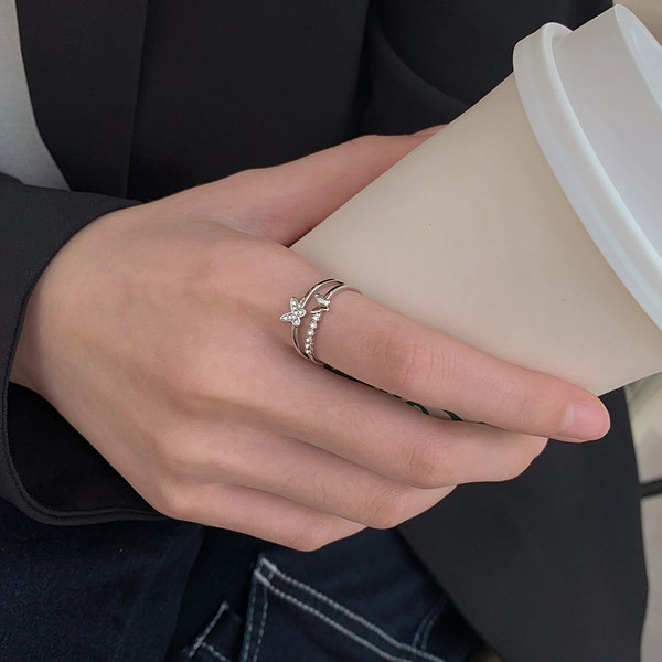 Γυναικείο δαχτυλίδι με πέτρες σε ασημί χρώμα