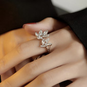 Γυναικείο κομψό δαχτυλίδι σε χρυσό χρώμα και διακοσμητικές πέτρες