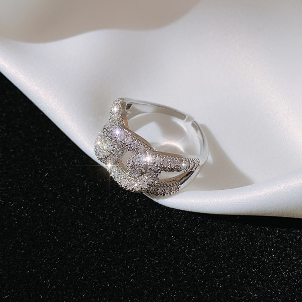 Μοντέρνο δαχτυλίδι με πέτρες