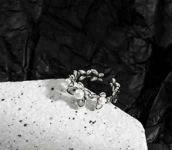 Ρυθμιζόμενο γυναικείο δαχτυλίδι με λουλούδι και πέρλα, ασημί