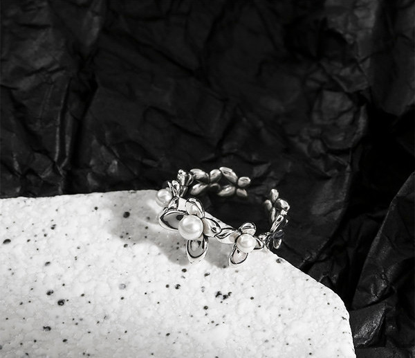 Ρυθμιζόμενο γυναικείο δαχτυλίδι με λουλούδι και πέρλα, ασημί