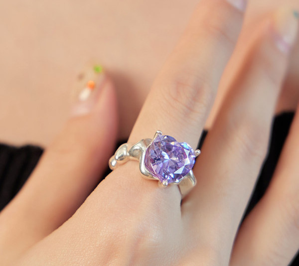 Ρυθμιζόμενο ασημένιο γυναικείο δαχτυλίδι με μωβ πέτρα