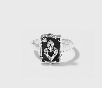 Μοντέρνο ασημένιο δαχτυλίδι με διακοσμητικές πέτρες για γυναίκες