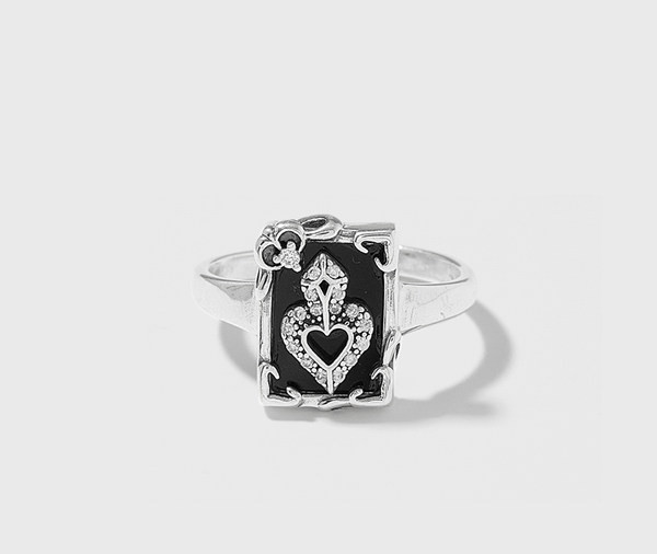 Μοντέρνο ασημένιο δαχτυλίδι με διακοσμητικές πέτρες για γυναίκες