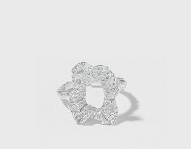 Γυναικείο δαχτυλίδι σε ασημί χρώμα