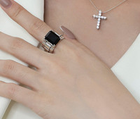 Φαρδύ μοντέλο γυναικείο δαχτυλίδι με διακοσμητική πέτρα