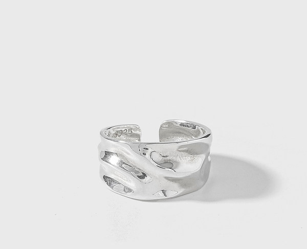 Široki ženski prsten u srebrnoj boji