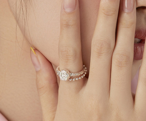 Κομψό γυναικείο λεπτό δαχτυλίδι με κολιέ