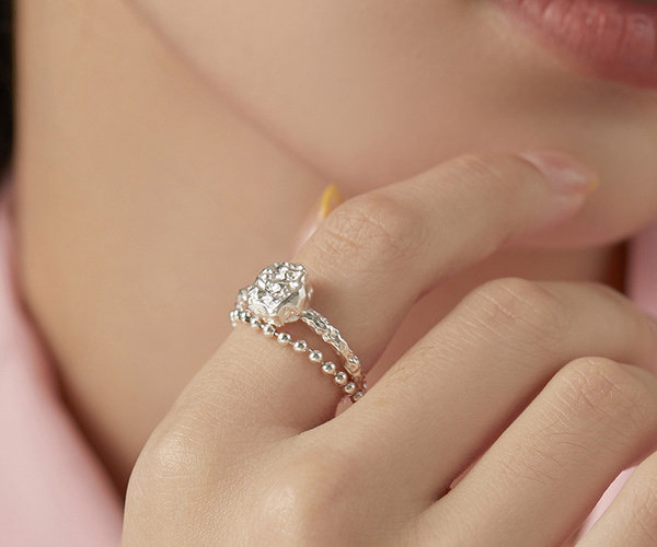 Κομψό γυναικείο λεπτό δαχτυλίδι με κολιέ