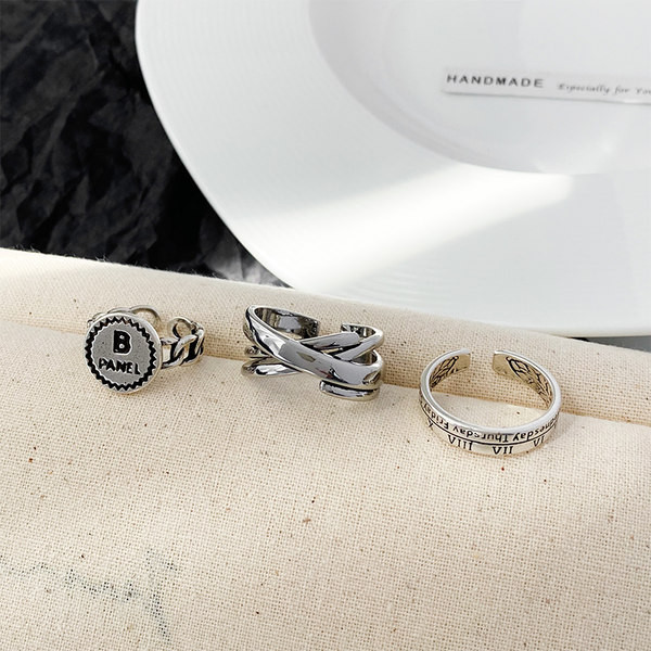 Γυναικεία ρυθμιζόμενα δαχτυλίδια σε τρία μοντέλα - ασημί χρώμα