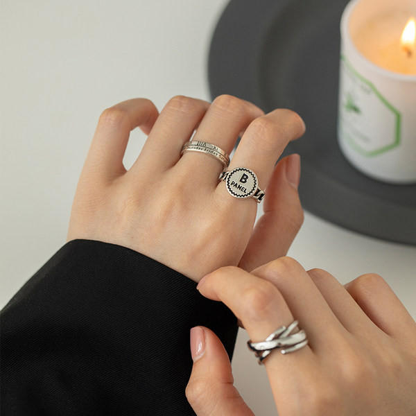 Γυναικεία ρυθμιζόμενα δαχτυλίδια σε τρία μοντέλα - ασημί χρώμα