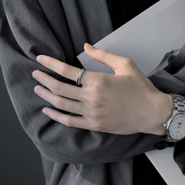 Γυναικείο δαχτυλίδι σε ασημί χρώμα