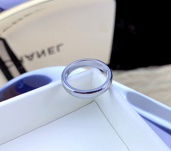 Κλασικό μοντέλο γυναικείο δαχτυλίδι σε ασημί και χρυσό χρώμα