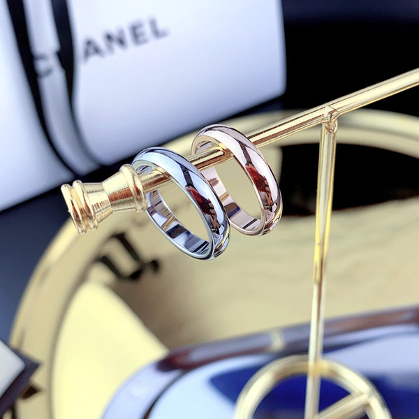 Κλασικό μοντέλο γυναικείο δαχτυλίδι σε ασημί και χρυσό χρώμα