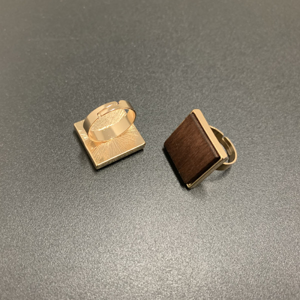 Τετράγωνο γυναικείο δαχτυλίδι