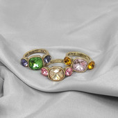 Γυναικείο δαχτυλίδι με χρωματιστές διακοσμητικές πέτρες