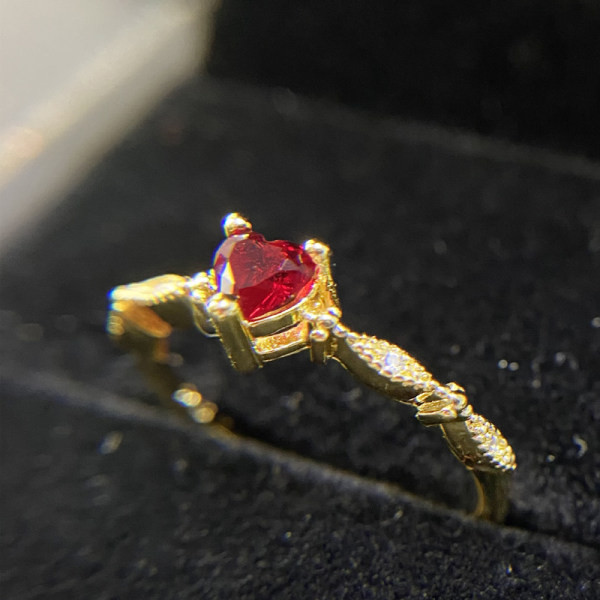 Inel elegant de dama subtire cu piatra decorativa si inima