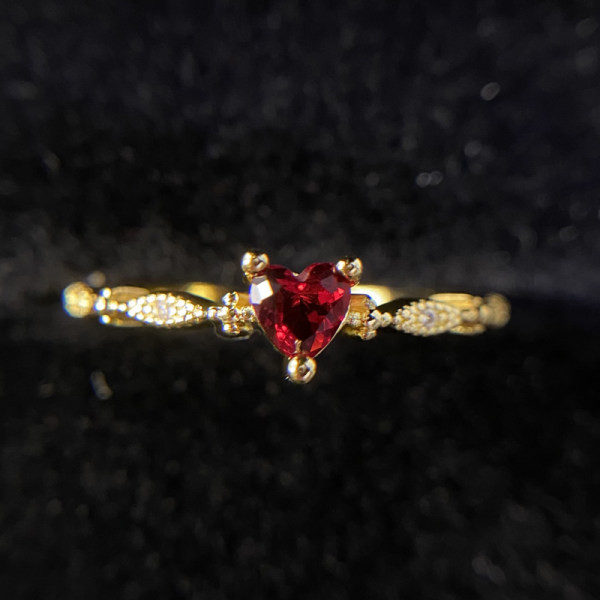 Inel elegant de dama subtire cu piatra decorativa si inima