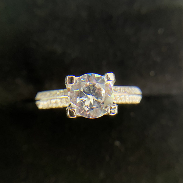 Γυναικείο δαχτυλίδι με διακοσμητικές πέτρες