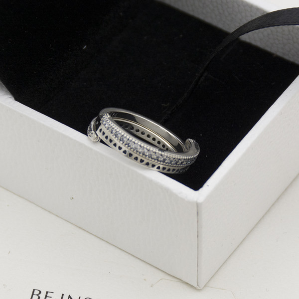 Κομψό γυναικείο δαχτυλίδι με διακοσμητικές πέτρες φαρδύ μοντέλο