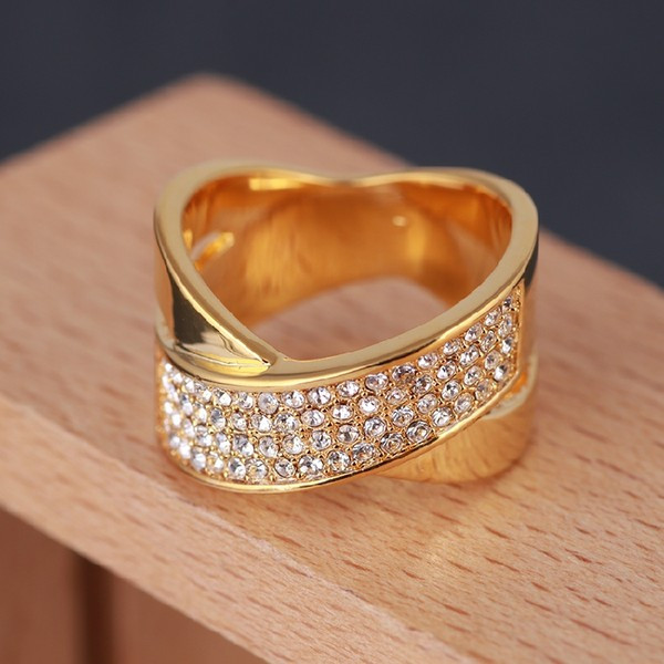 Σύγχρονο γυναικείο δαχτυλίδι με πέτρες διακόσμησης