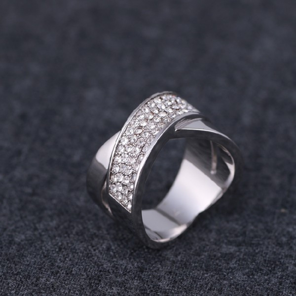 Σύγχρονο γυναικείο δαχτυλίδι με πέτρες διακόσμησης