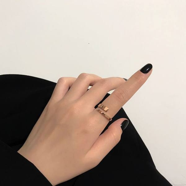 Γυναικείο ατσάλινο δαχτυλίδι σε χρυσό χρώμα νέο μοντέλο