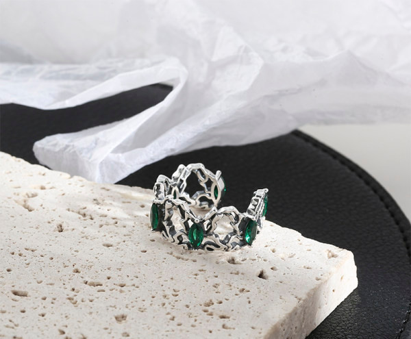 Γυναικείο δαχτυλίδι με χρωματιστές διακοσμητικές πέτρες