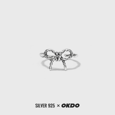 Γυναικείο δαχτυλίδι με κορδέλα σε ασημί χρώμα