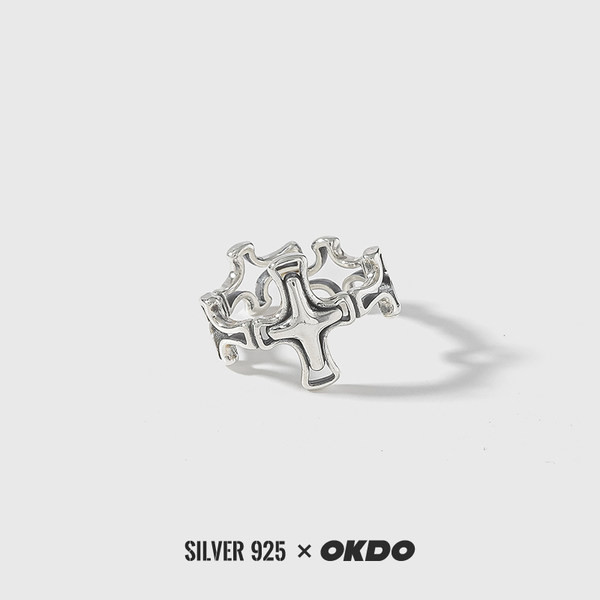 Ženski prsten sa križićem u srebrnoj boji